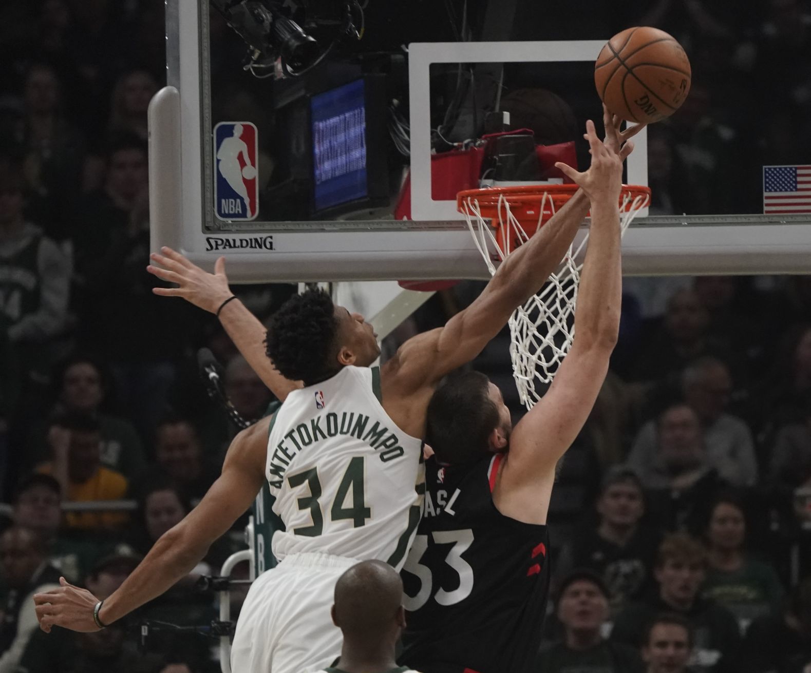 Bucks 125, Raptors 103